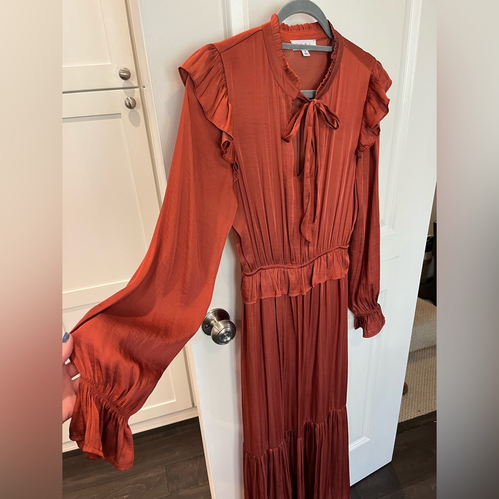 THML Dress - Picture 2 of 6